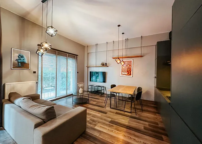 The Urban Nest - Garden & Bathtub Apartment *