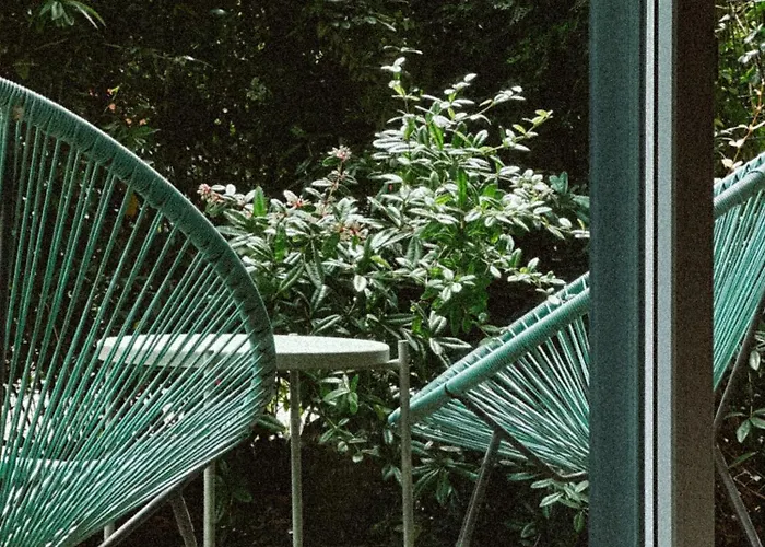 The Urban Nest - Garden & Bathtub Apartment